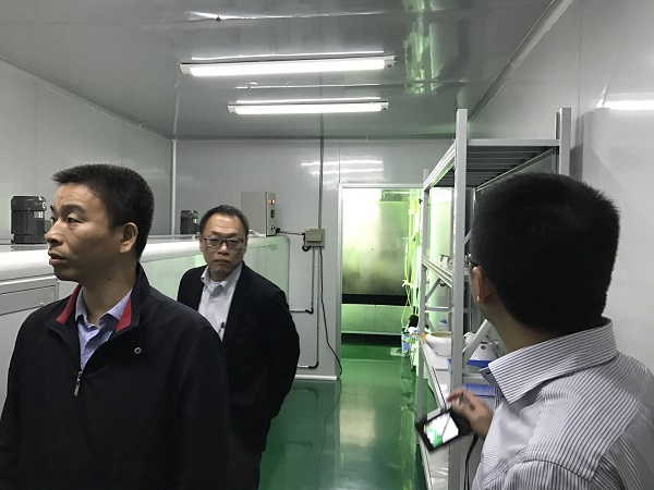 参观无尘车间